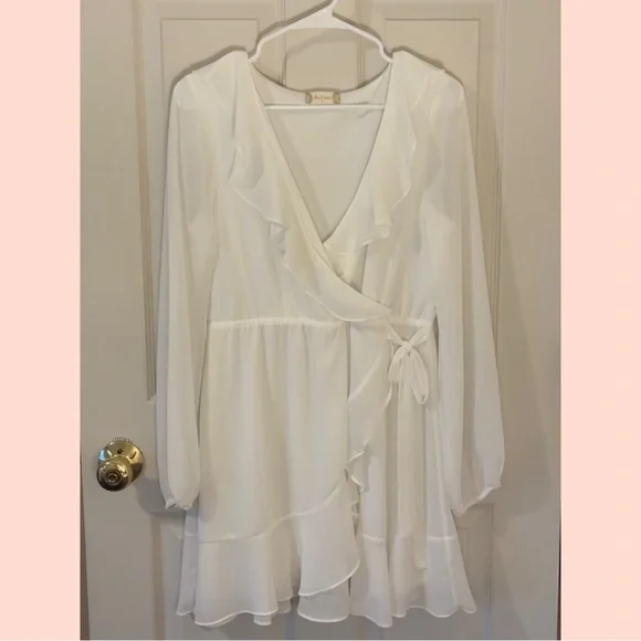 altar'd state white long sleeve dress Altar'd State Dress Large Whimsical Off White Flutter Sleeve